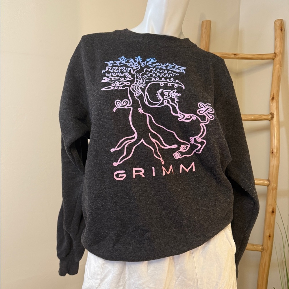 Grimm Crew Sweatshirt Small Women's Delta Fleece Grey Tree Design